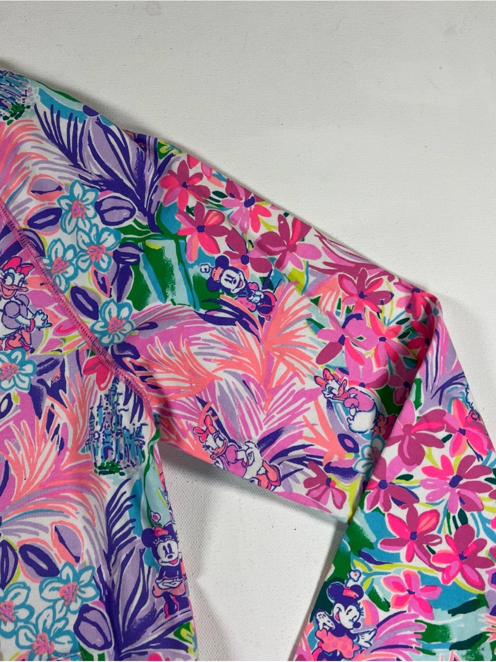 Disney x Lilly Pulitzer Beach Comber Pullover Sweatshirt Minnie Castle Size XS - Picture 7 of 15